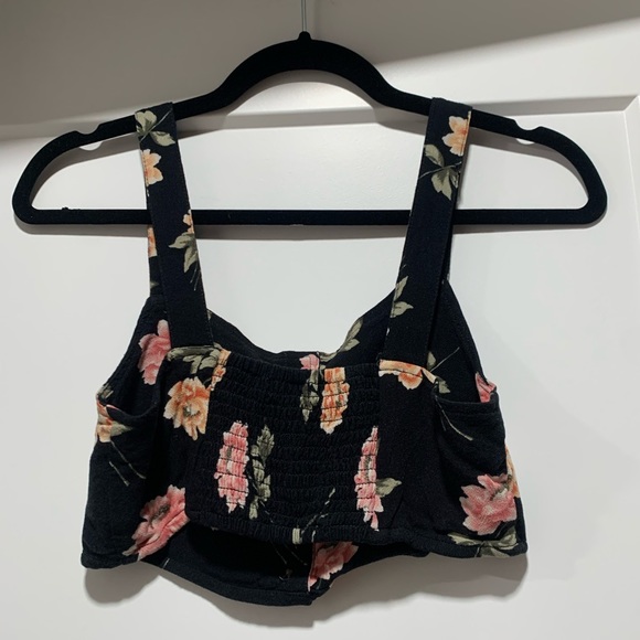 American Eagle π¦
Floral Crop Top/ Bralette - XS - Picture 2 of 3